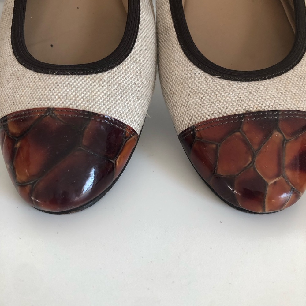 Donald J Pliner Linen and Tortoise Flats - Picture 3 of 10